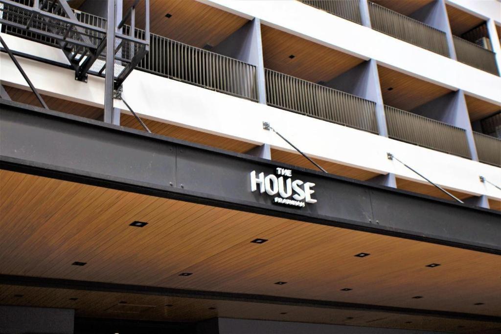 เดอะ เฮ้าส์ ประตูน้ำ Hotel กรุงเทพมหานคร ภายนอก รูปภาพ